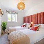 Spire View Apartman *
